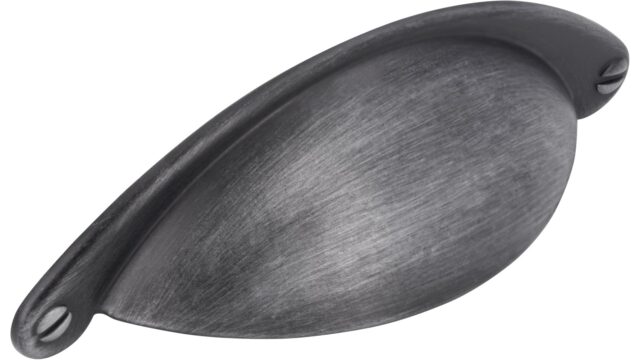 Muschel Gerlingen Druckguss eisenfarbig gebürstet matt - 104 mm lang  vor weißem Hintergrund