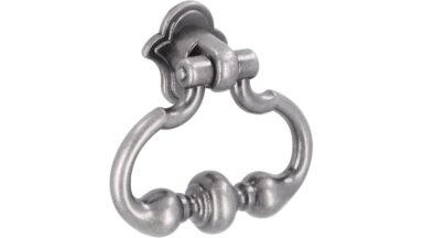 Ringgriff Schramberg Druckguss zinnfarbig - 46 mm lang vor weißem Hintergrund