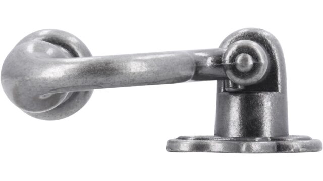 Ringgriff Schramberg Druckguss zinnfarbig - 46 mm lang  vor weißem Hintergrund