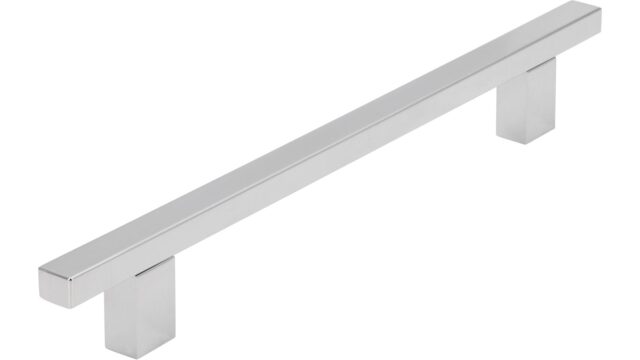 Stangengriff Ascheberg Aluminium chrom glänzend - 218 mm lang vor weißem Hintergrund