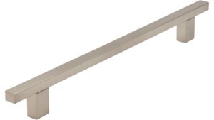 Stangengriff Ascheberg Aluminium vernickelt feingeschliffen - 250 mm lang vor weißem Hintergrund