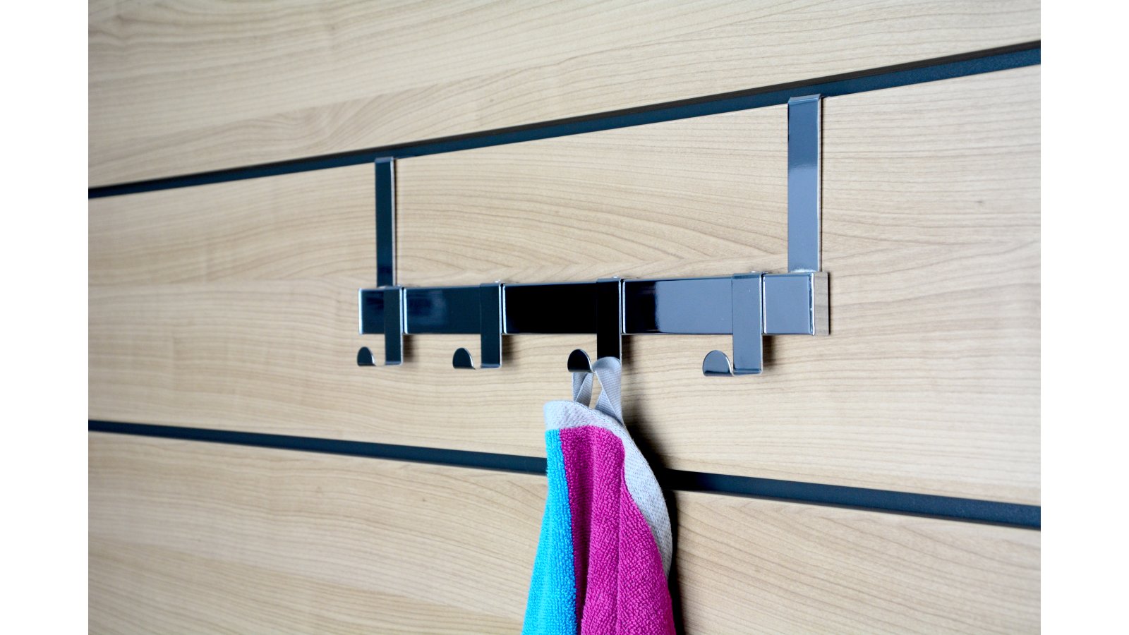 Türgarderobe Olching Stahl chrom glänzend - 404 mm lang  vor weißem Hintergrund