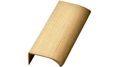 Griffleiste EDGE-Straight Aluminium - Messing gebürstet - 100 mm lang vor weißem Hintergrund