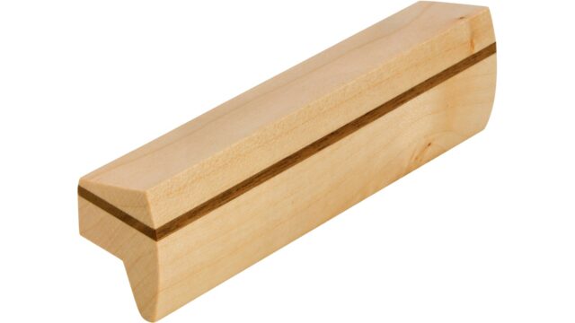Griffleiste Zetel2 Holz ahorn natur lackiert nussbaum natur lackiert - 96 mm lang  vor weißem Hintergrund