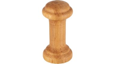 Haken Gladenbach Holz eiche natur lackiert - 30 mm lang vor weißem Hintergrund