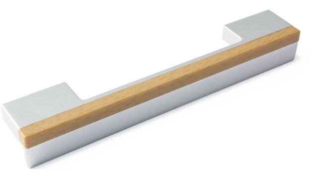 Griff Graben-Neudorf Kunststoff metallisiert - weißaluminium, Kunststoff Holzeffekt - buche - 148 mm lang vor weißem Hintergrund