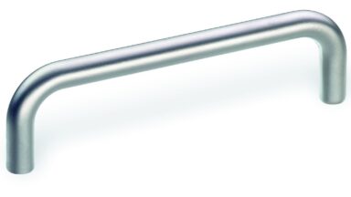 Bügelgriff Borna Stahl verchromt matt - 106 mm lang vor weißem Hintergrund