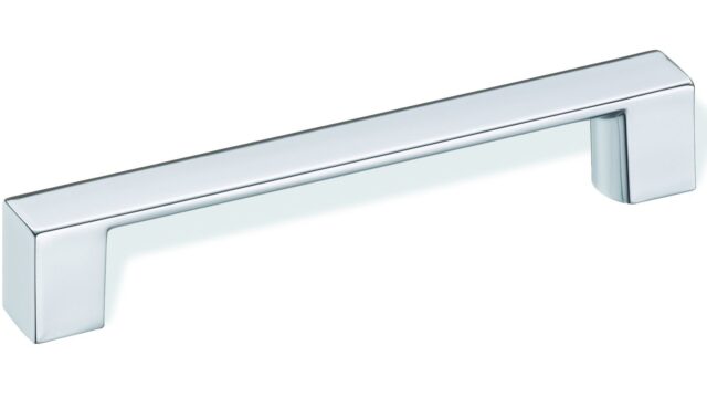 Design-Bügelgriff Blankenfelde-Mahlow Zamak verchromt poliert - 160 mm lang vor weißem Hintergrund