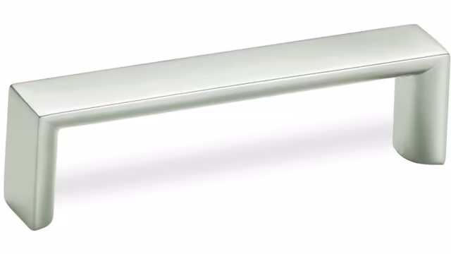 Design-Bügelgriff Filderstadt Zamak vernickelt matt - 72 mm lang vor weißem Hintergrund