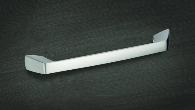 Design-Bügelgriff Kevelaer Zamak verchromt matt - 192 mm lang  vor weißem Hintergrund