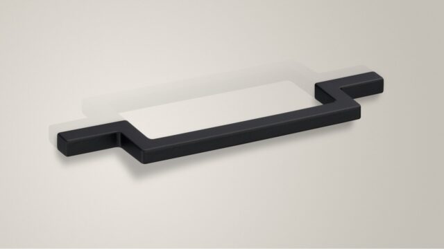 Design-Bügelgriff Leutkirch Zamak schwarz - 198 mm lang  vor weißem Hintergrund
