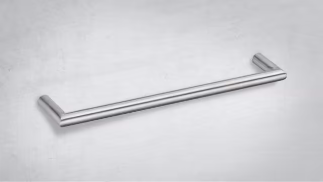 Design-Bügelgriff Melsungen Edelstahl gebürstet - 108 mm lang  vor weißem Hintergrund