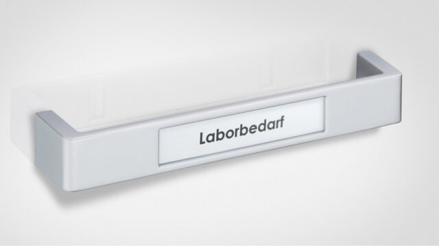 Design-Bügelgriff Strausberg Zamak verchromt matt - 202 mm lang  vor weißem Hintergrund