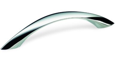 Design-Segmentbogengriff Bad-Salzuflen Zamak verchromt poliert - 126 mm lang vor weißem Hintergrund