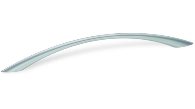 Design-Segmentbogengriff Bayreuth Zamak verchromt matt - 240 mm lang  vor weißem Hintergrund
