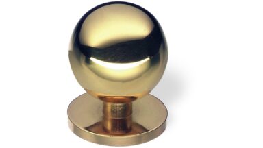 Designknopf Bad-Salzungen Messing poliert - 30 mm lang  vor weißem Hintergrund