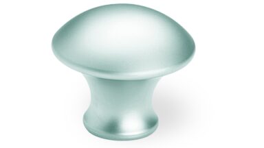 Designknopf Dingolfing Messing verchromt matt - 31 mm lang vor weißem Hintergrund