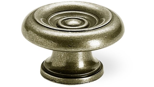 Designknopf Herrenberg Zamak messing brüniert - 38 mm lang vor weißem Hintergrund