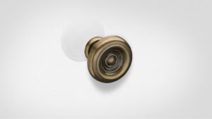 Designknopf Herrenberg Zamak zinn antik - 38 mm lang  vor weißem Hintergrund