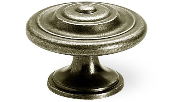 Designknopf Rheinberg Zamak messing brüniert - 35 mm lang  vor weißem Hintergrund