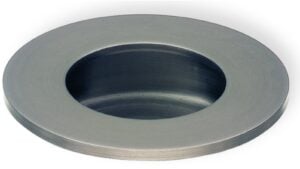 Muschelgriff Kelheim Edelstahl gebürstet - 40 mm lang  vor weißem Hintergrund