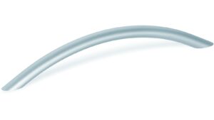 Segmentbogengriff Aichach Stahl verchromt matt - 220 mm lang vor weißem Hintergrund