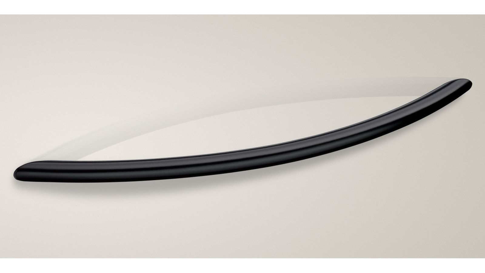 Segmentbogengriff Aichach Stahl schwarz - 119 mm lang  vor weißem Hintergrund