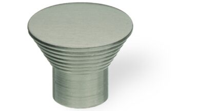 Designknopf Damme Messing edelstahlfinish - 29 mm lang  vor weißem Hintergrund