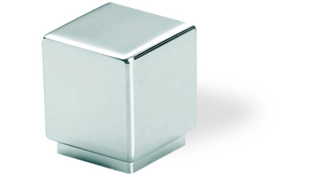 Designknopf Neuburg Zamak verchromt poliert - 20 mm lang  vor weißem Hintergrund