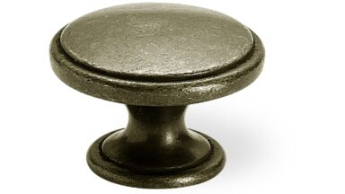 Designknopf Vaihingen Zamak messing brüniert - 39 mm lang vor weißem Hintergrund