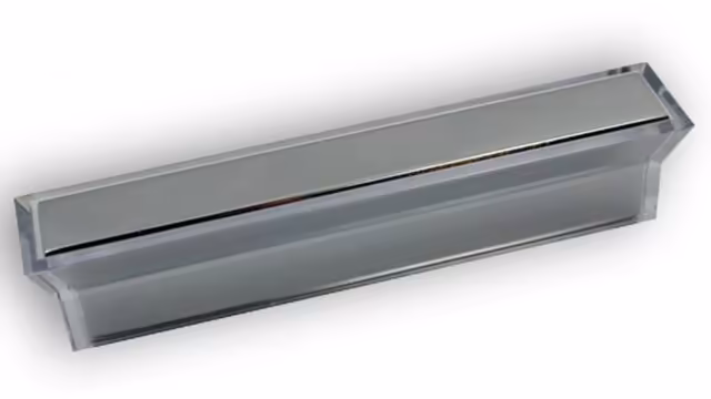 Griffleiste Ennigerloh Zinkdruckguß - chrom glänzend, Kunststoff Glaseffekt - glasklar - 118 mm lang vor weißem Hintergrund