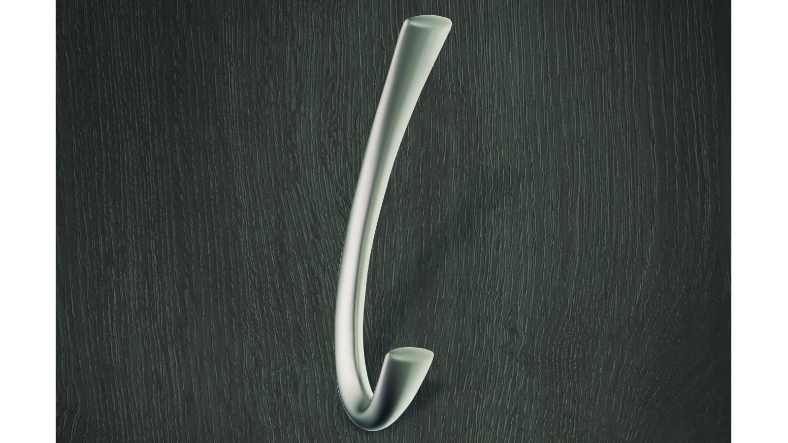 Hut- u. Mantelhaken Langenhagen Zamak vernickelt matt - 70 mm lang  vor weißem Hintergrund