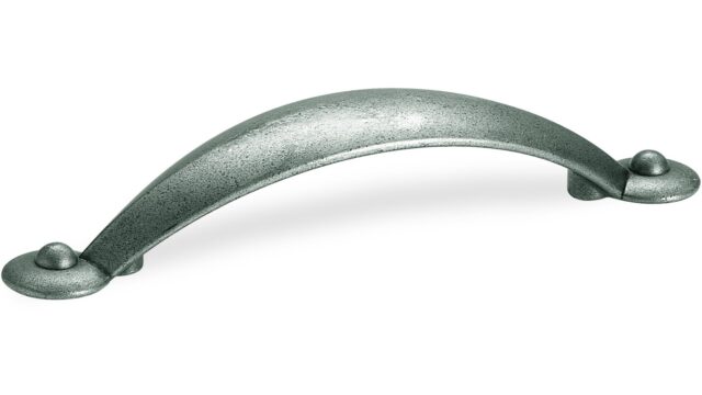 Landhausgriff Lahr Zamak zinn antik - 142 mm lang vor weißem Hintergrund