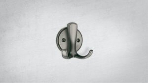 Mantelhaken Kornwestheim Zamak brüniert - 75 mm lang  vor weißem Hintergrund