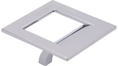 Griff Wardenburg Zinkdruckguß - chrom glänzend - 64 mm lang vor weißem Hintergrund