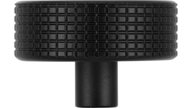 Knopf Steinau Druckguss schwarz matt pulverbeschichtet - 38 mm lang  vor weißem Hintergrund