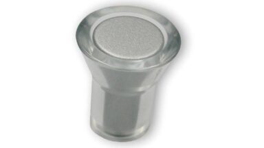 Knopf Versmold Zinkdruckguß pulverbeschichtet - alufarbig, Kunststoff Glaseffekt - glasklar - 22 mm lang vor weißem Hintergrund