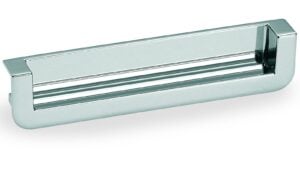 Muschelgriff Eberswalde Zamak verchromt poliert - 138 mm lang  vor weißem Hintergrund