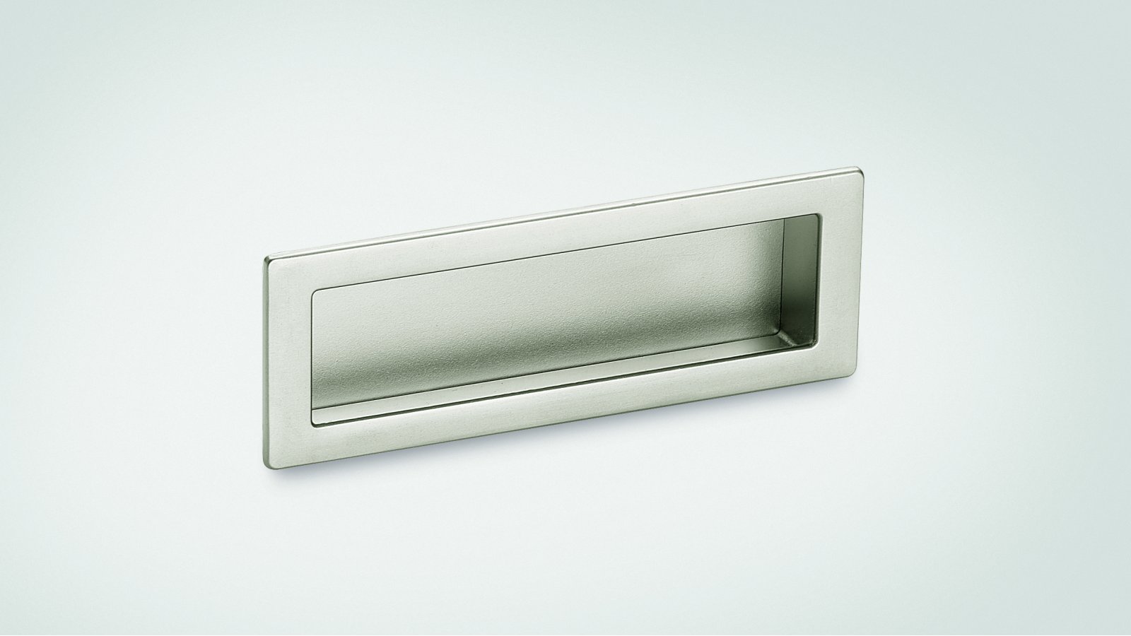 Muschelgriff Saalfeld Zamak verchromt matt - 105 mm lang  vor weißem Hintergrund