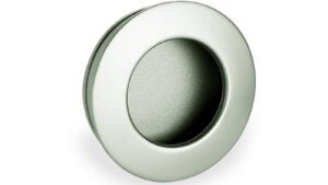 Muschelgriff Schwedt Zamak vernickelt matt - 60 mm lang  vor weißem Hintergrund