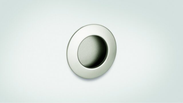 Muschelgriff Schwedt Zamak vernickelt matt - 60 mm lang  vor weißem Hintergrund