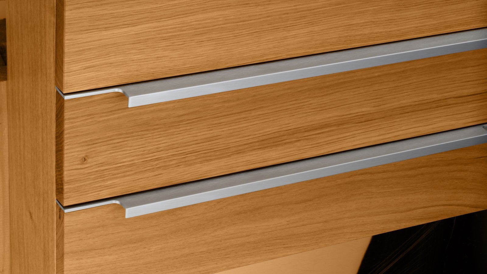 Profilgriff Kronach Aluminium edelstahlfinish - 495 mm lang  vor weißem Hintergrund