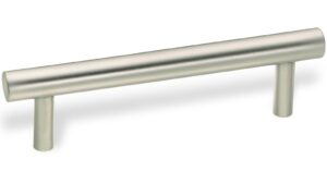 Stangengriff Burscheid Stahl vernickelt matt - 392 mm lang  vor weißem Hintergrund