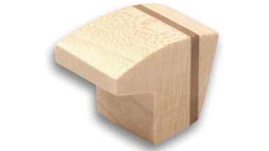 Knopf Zetel Holz ahorn natur lackiert nussbaum natur lackiert - 15 mm lang  vor weißem Hintergrund