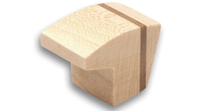 Knopf Zetel Holz ahorn natur lackiert nussbaum natur lackiert - 15 mm lang vor weißem Hintergrund