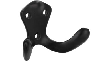 Haken Sundern Druckguss schwarz matt pulverbeschichtet - 47 mm lang vor weißem Hintergrund