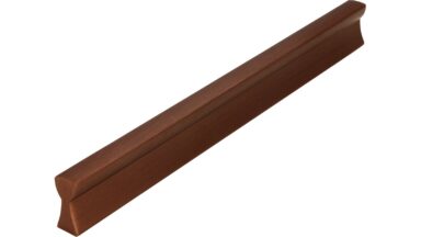 Griff Bad-Segeberg Aluminium Bronze dunkel gebürstet - 180 mm lang vor weißem Hintergrund