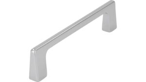 Griff Bad Wildbad Druckguss chrom glänzend - 107 mm lang  vor weißem Hintergrund