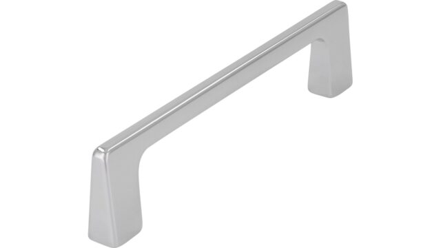 Griff Bad Wildbad Druckguss chrom glänzend - 107 mm lang  vor weißem Hintergrund