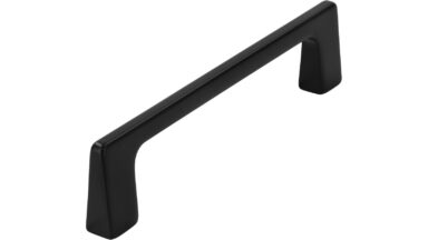 Griff Bad Wildbad Druckguss schwarz matt pulverbeschichtet - 107 mm lang vor weißem Hintergrund